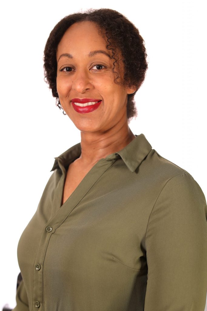 Leonie Mitchell, Marketing Consultant specialising in websites, SEO, blogs, and LinkedIn content.