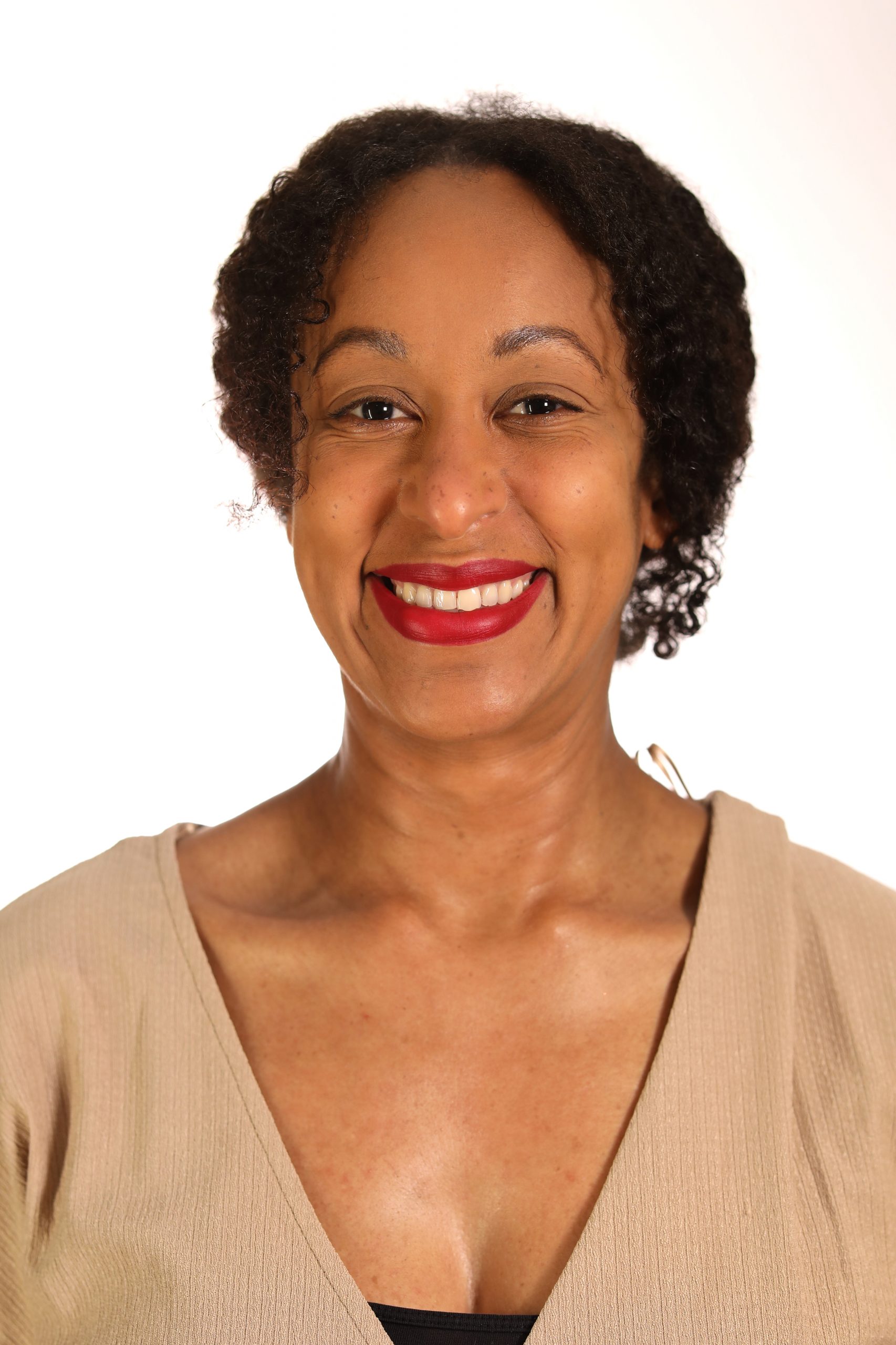 Leonie Mitchell, Marketing Consultant specialising in websites, SEO, blogs, and LinkedIn content.