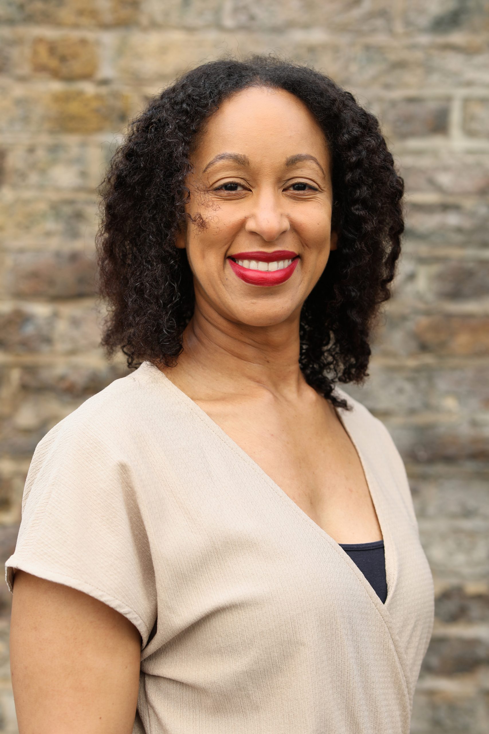 Leonie Mitchell, Marketing Consultant specialising in websites, SEO, blogs, and LinkedIn content.